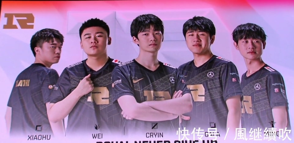 色的头球能 色的头球能